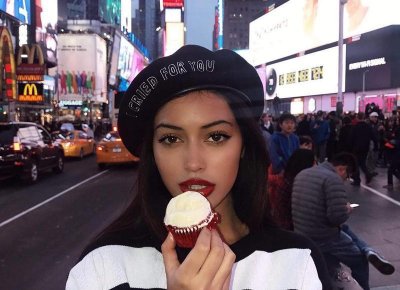 ​已婚女喜欢上男未婚同事了怎么办(已婚女喜欢上同事怎么办)