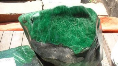 ​央视记者揭秘翡翠造假！手段超高专业人士也被骗