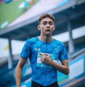 ​20天内，两破全国纪录！他才17岁