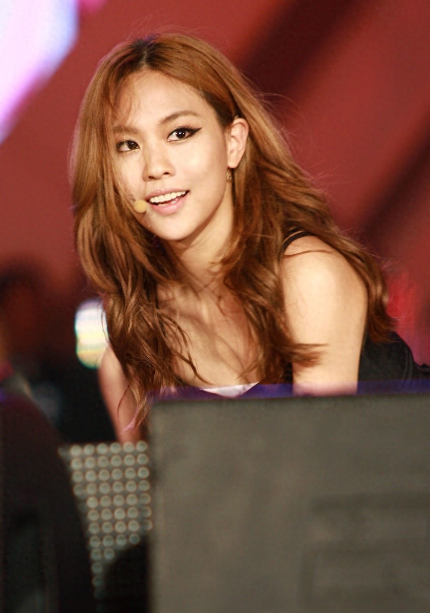 组图:女艺人王霏霏