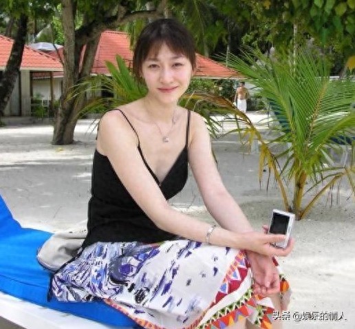 至今有过7任男友，不是导演就是富豪，李小冉无缝衔接的感情