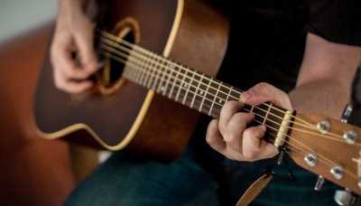 ​贝斯和吉他的区别