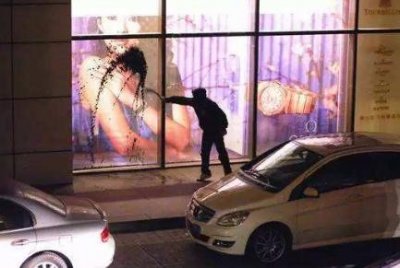 ​章子怡“泼墨门”疑涉钱色交易，惹怒京城名媛爆猛料，好友再抹黑