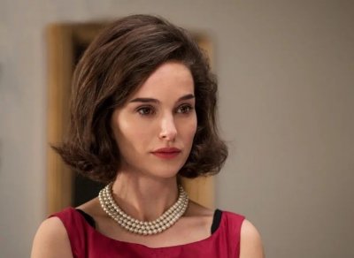 ​杰奎琳24岁嫁给肯尼迪，36岁丧夫后依旧漂亮，为孩子改嫁62岁船王