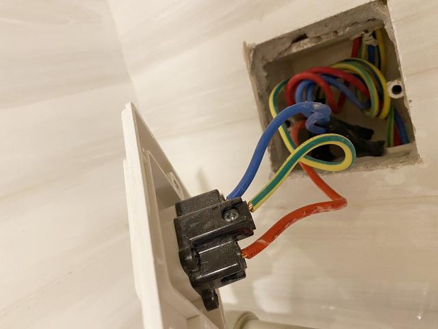 即热式电热水器好用吗优缺点(的电热水器为何还没被淘汰)(4)