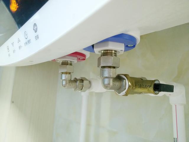 即热式电热水器好用吗优缺点(的电热水器为何还没被淘汰)(8)