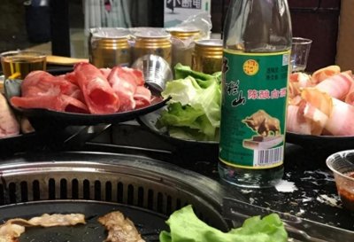 ​15元一瓶的牛栏山年销百亿，为何明知是“酒精”，还有这么多人喝