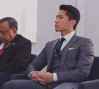 ​文莱王子颜值不输吴尊，家族拥有劳斯莱斯604辆，抱着老虎当宠物