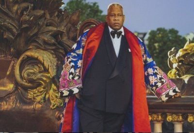 ​法兰克福汇报：2米3高时尚界传奇高人记者塔利遗产拍卖 展现奢侈嗜好