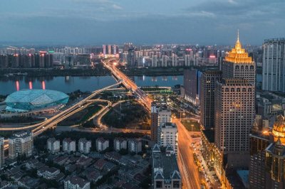 ​辽宁14城2024年GDP揭晓：沈阳增速第1，大连9516亿，3城不到千亿