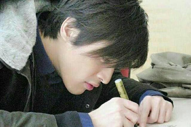 胡歌爆车祸心酸事:射雕杀青时突然一人跑向海边,一群人后面紧追