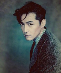 ​胡歌爆车祸心酸事：射雕杀青时突然一人跑向海边，一群人后面紧追