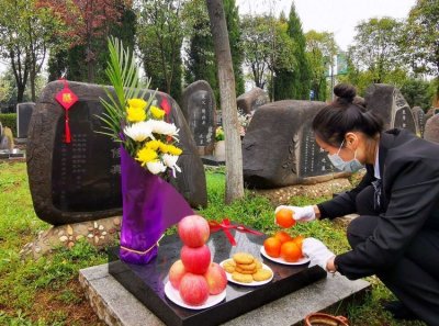 ​骨灰安葬仪式实例