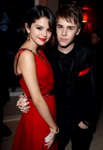 ​比伯与海莉结婚,却故意露出初恋赛琳娜纹身!替身文学照进现实