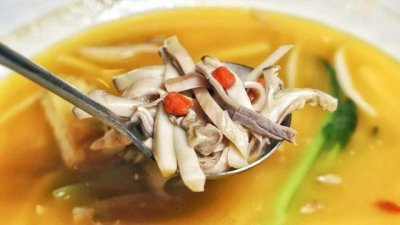 ​营养滋补的蘑菇汤，制作简单，味道鲜美，好喝不上火