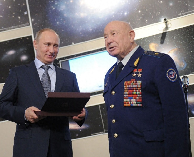 组图:“太空行走第一人”阿列克谢·列昂诺夫