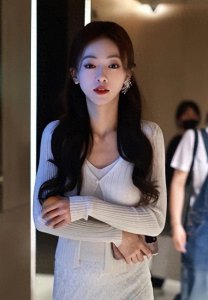 ​被央视怒批仍不悔改！她出门带 30 个保镖 6 个助理，网友：你是个啥