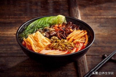 ​很多人不知道螺蛳粉为什么那么臭还有很多人爱吃？