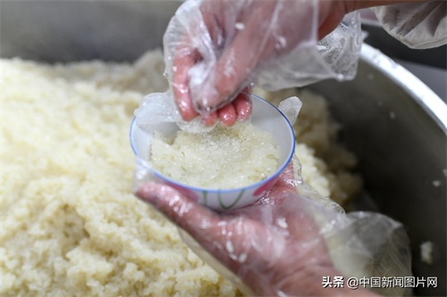 贵州遵义:八宝饭飘香年味渐浓