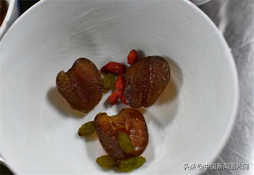 贵州遵义:八宝饭飘香年味渐浓