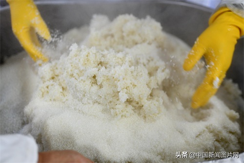 贵州遵义:八宝饭飘香年味渐浓