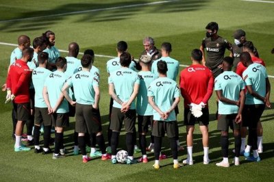 ​葡萄牙队阵容曝光，C罗这辈子在国家队，没打过这么富裕的仗