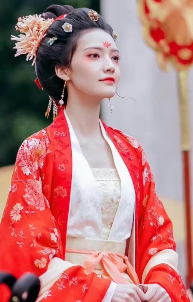 白蛇后传刘诗诗扮演的是谁_哪些让人惊艳的花魁角色 白蛇后传刘诗诗扮演的是谁_哪些让人惊艳的花魁角色