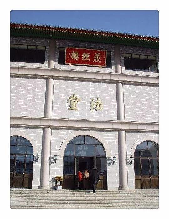 出家17年,她将破旧古寺改造成顶级佛学院,网友:佛在心中!