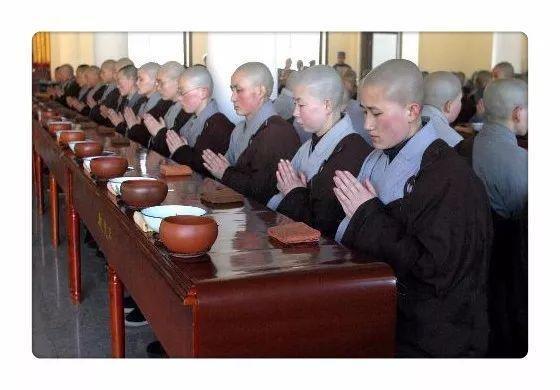 出家17年,她将破旧古寺改造成顶级佛学院,网友:佛在心中!