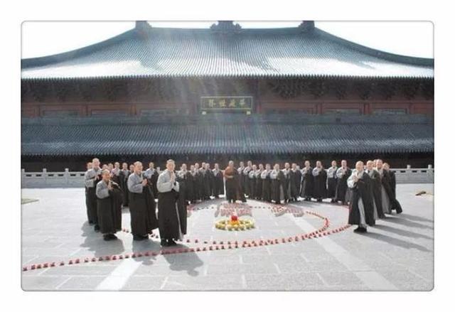 出家17年,她将破旧古寺改造成顶级佛学院,网友:佛在心中!