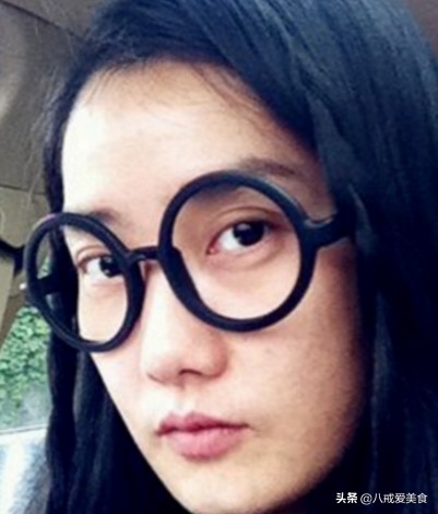 凤凰传奇主唱玲花素颜照,台上台下判若两人