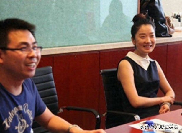 凤凰传奇主唱玲花素颜照,台上台下判若两人