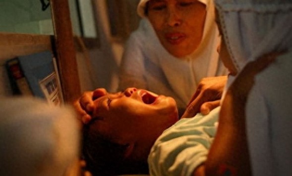 恐怖成人礼：女孩被割下体，以确保“忠贞”