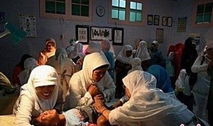 恐怖成人礼：女孩被割下体，以确保“忠贞”