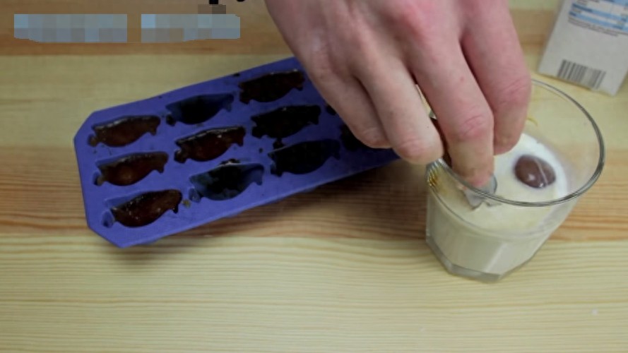 不用1分钟就能做出冰咖啡，成品冰镇可口又好看