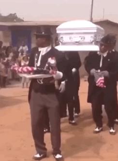 黑人抬棺是不是真的 黑人抬棺专业团队照片