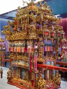 ​中国独有的八乘大轿，制造花了一万多工时，故名“万工轿”