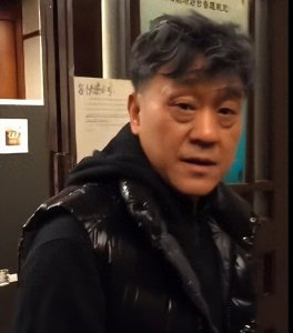 ​结婚几十年零绯闻？了解何冰妻子后，就知道他为何不敢“乱玩”了