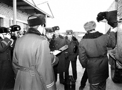 ​1993年中俄列车劫案：一车乘客被匪徒多次洗劫，女客多遭折磨