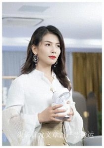 ​深扒45岁刘涛的“放荡秘事”，出轨数次，自曝与小鲜肉亲到腿软