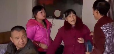 ​19年，北京六旬老汉与37岁女友相恋被妻子发现，女友：我们是真爱