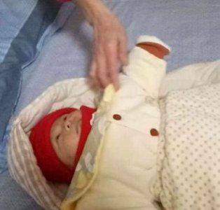 ​新闻早8条丨女子朋友圈发视频掌掴婴儿 只为刺激丈夫早点回家