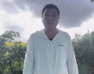 ​网红小涛非洲被杀害现场画面曝光！凶手连捅七刀，这一幕似曾相识