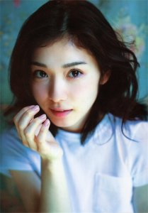 ​松冈茉优来上影节粉丝暴哭 95后少女为何如此迷人