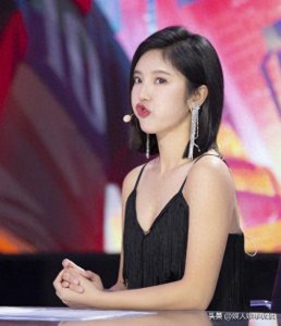 ​从《青春期》到《无限超越班》：赵奕欢的演艺人生剖析