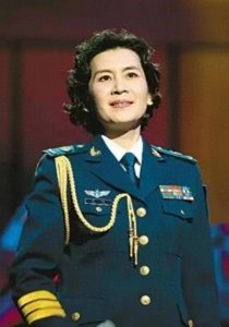 ​她是国家一级演员，正军级待遇，33岁离婚至今单身，66岁气质不凡