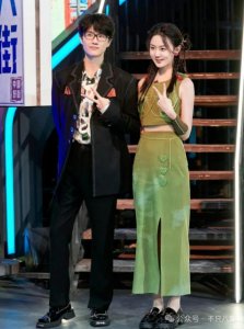 ​这么甜的一对情侣，是分手还是闹矛盾啦？！