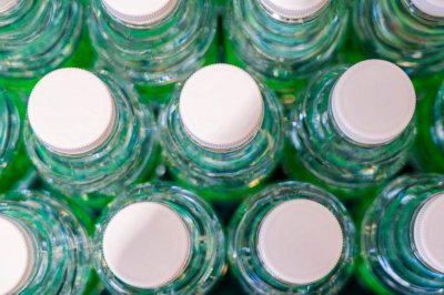 ​农夫山泉奇袭怡宝