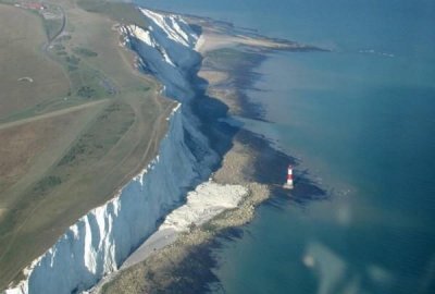 ​海中断崖的形成原因，海中断崖的形成原因？