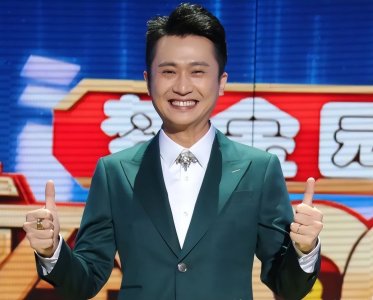 ​央视主持人杨帆：娶普通妻子李飒，婚后生两女，日子过得有滋有味